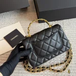 A fashionable and versatile classic that never goes wrong-box - Image 8
