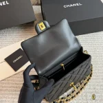 A fashionable and versatile classic that never goes wrong-box - Image 7