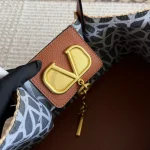 Unique color-blocking with exquisite stitching. Super versatile for any look you desire-no box - Image 9