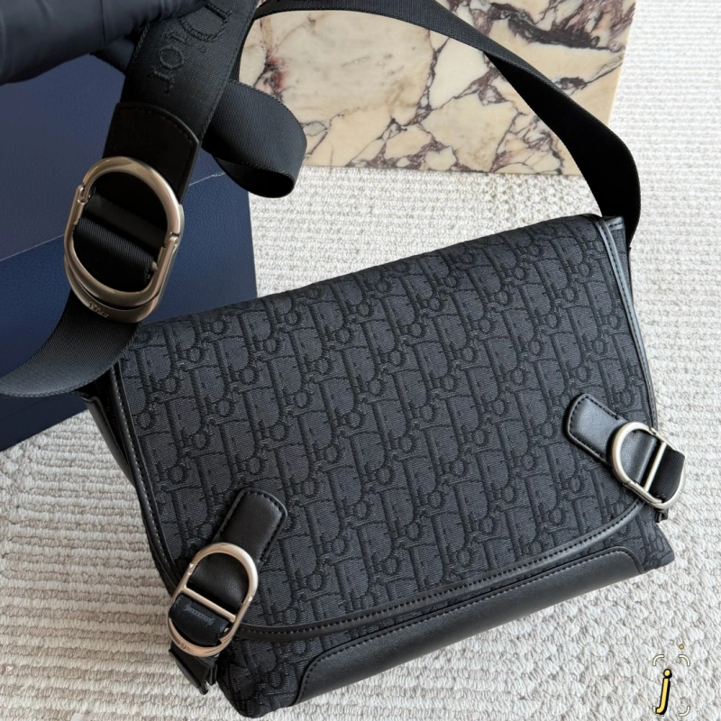 13423731220567400 Stylish monogram messenger bag-box - Image 1