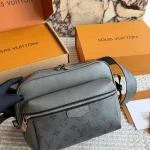 Men's messenger bag, a must-have for commuting-box - Image 3