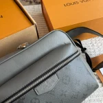 Men's messenger bag, a must-have for commuting-box - Image 10