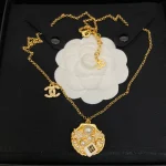 Little gold shell necklace-box