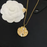 Little gold shell necklace-box - Image 6