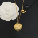 Little gold shell necklace-box - Image 5