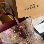 C's new chic mini tote bag-box - Image 10