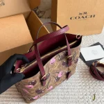 C's new chic mini tote bag-box - Image 9