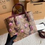 C's new chic mini tote bag-box - Image 6