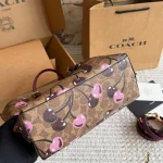 C's new chic mini tote bag-box - Image 5