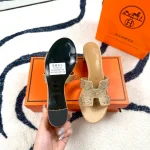 This year's essential H-slides now come in new colors-box - Image 11