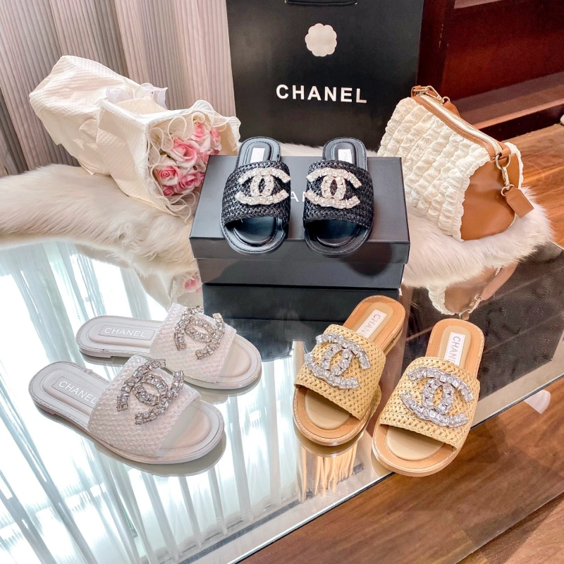 479e850ffdc117aa642fd4fc91d93685 Chic Flat Mules for Early Summer-box - Image 1