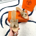 This year's essential H-slides now come in new colors-box - Image 9