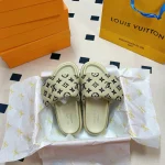 New couple-style monogram go-to bags - Image 6