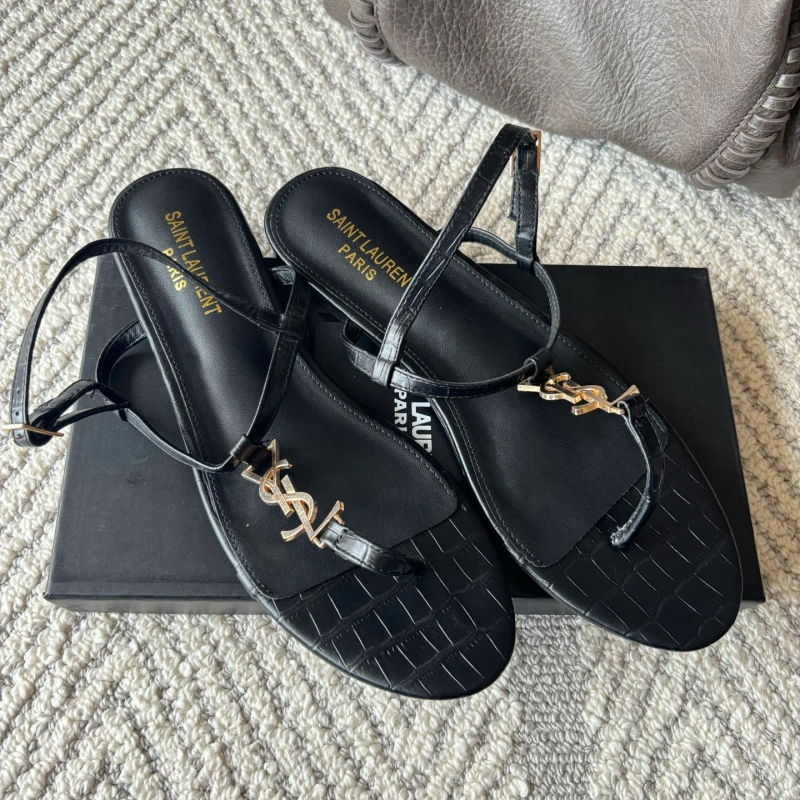 8c0fb3ef5f59fe652d12851a6d70176e New arrival sandals with box - Image 1