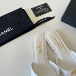 Large C-buckle cutout flat sandals-box - Image 10