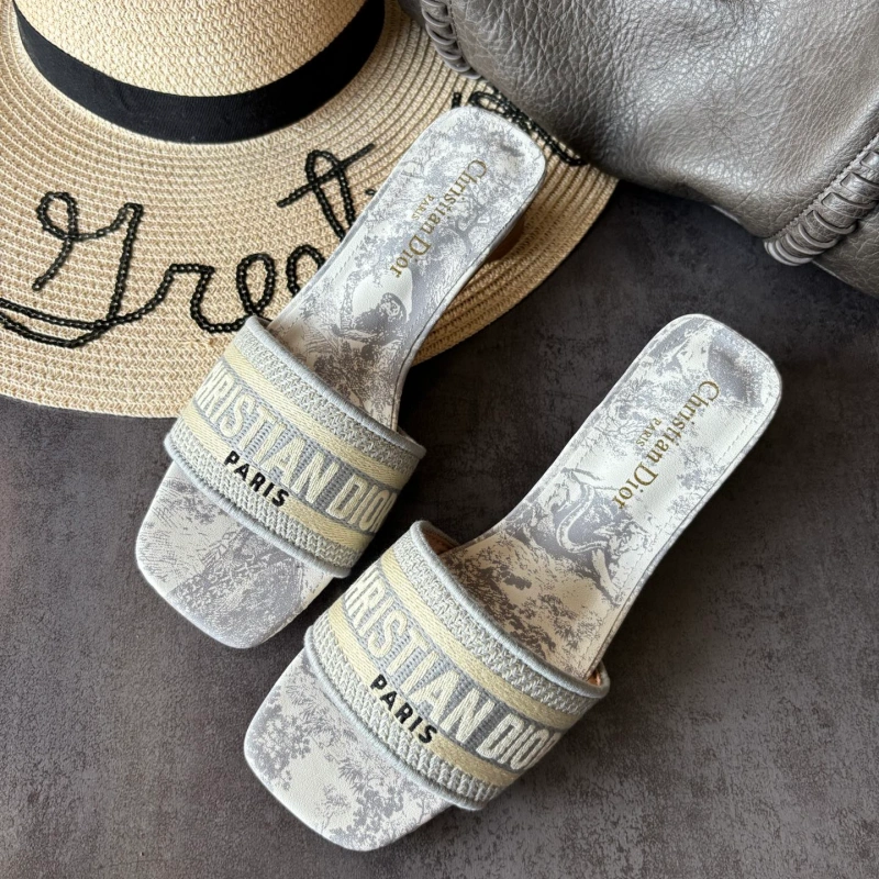 9c126285ca6b14904b7a9c8f7e9904ac Embroidered Round Heel Slides-box(Heel height: 4 cm) - Image 1