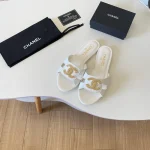 Large C-buckle cutout flat sandals-box - Image 7