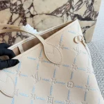 Stylish detachable pouch with a mother-and-child zipper design-box - Image 12