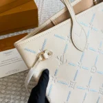 Stylish detachable pouch with a mother-and-child zipper design-box - Image 7