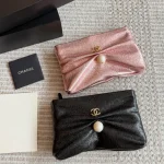 Pleated pearl clutch-box