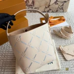 A premium bucket bag that is highly photogenic and full of aesthetic vibes-box - Image 4