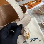 A premium bucket bag that is highly photogenic and full of aesthetic vibes-box - Image 2