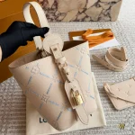 A premium bucket bag that is highly photogenic and full of aesthetic vibes-box