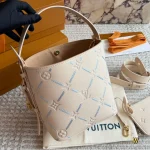 A premium bucket bag that is highly photogenic and full of aesthetic vibes-box - Image 6