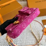 L brand's denim bag is perfect for spring and summer-box - Image 9