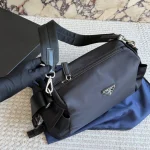 The perfect size for daily commuting or casual wear- no box - Image 2