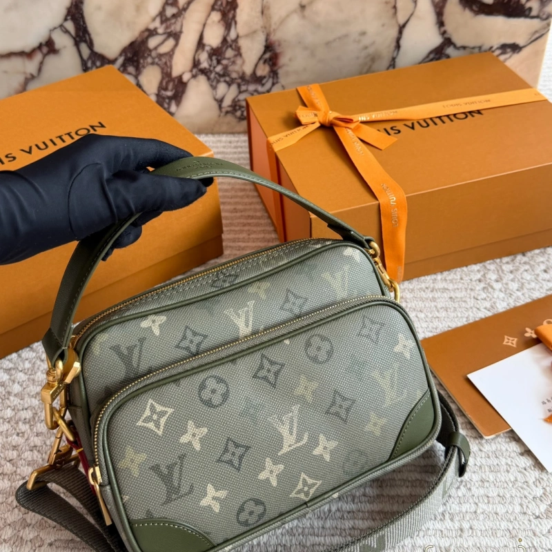 13425463708053200 A new men's camera bag in a fresh colorway-box - Image 1