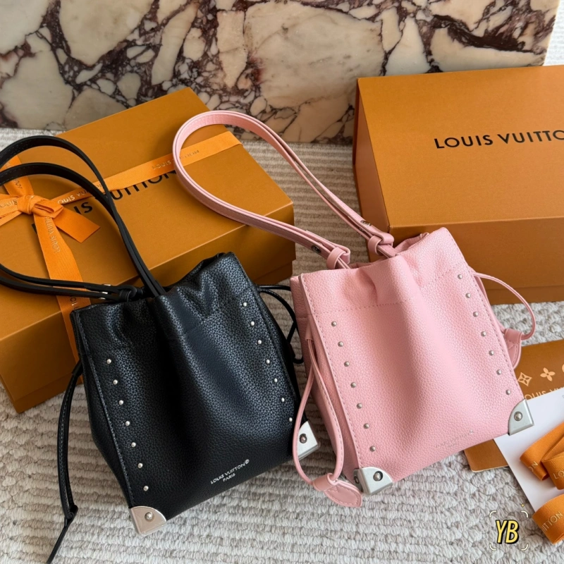13425807140841200 The side studs and corner hardware are packed with exquisite details-box - Image 1