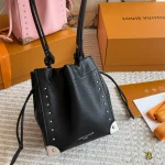 The side studs and corner hardware are packed with exquisite details-box - Image 8