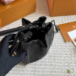 The side studs and corner hardware are packed with exquisite details-box - Image 6