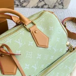 Includes a high-quality dust bag with tone-on-tone letter embroidery and a box - Image 2
