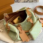 Includes a high-quality dust bag with tone-on-tone letter embroidery and a box - Image 3