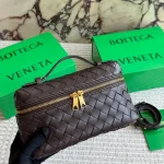 New mini lunchbox bag in genuine leather, comes with a box