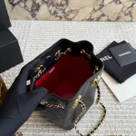 Quilted mini bucket bag: Blending classic elegance with effortless style into your everyday life-box - Image 7