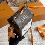 The monogram transforms into a soft, milk-carton style package-box - Image 9
