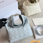 Effortlessly nail that chic, relaxed French vibe with this underarm bag-box