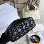 Effortlessly nail that chic, relaxed French vibe with this underarm bag-box - Image 5