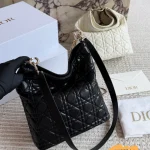 Effortlessly nail that chic, relaxed French vibe with this underarm bag-box - Image 4