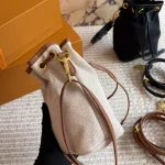 Mini drawstring bucket bag-box - Image 9