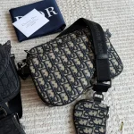 Perfect for both shoulder and crossbody wear. It goes well with both office and casual outfits-box - Image 10