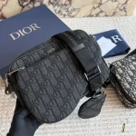 Perfect for both shoulder and crossbody wear. It goes well with both office and casual outfits-box - Image 9