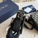 Perfect for both shoulder and crossbody wear. It goes well with both office and casual outfits-box - Image 7