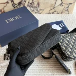 Perfect for both shoulder and crossbody wear. It goes well with both office and casual outfits-box - Image 6