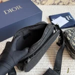 Perfect for both shoulder and crossbody wear. It goes well with both office and casual outfits-box - Image 4