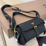 A messenger bag brings a softer, more feminine touch to your outfit - Image 2