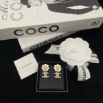 Double C flower stud earrings-box - Image 2